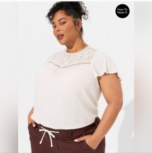 Torrid Cream/ White Crinkle Gauze Flutter Sleeve Lace Mix Top Sz 4
